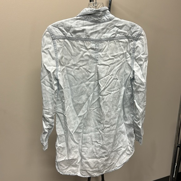 Cloth & Stone chambray top - Picture 3 of 3